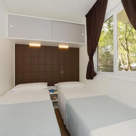 Maxi Caravan Capri By Interhome